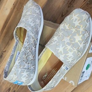 TOMS Women's Gold and Cream Starfish Flats
